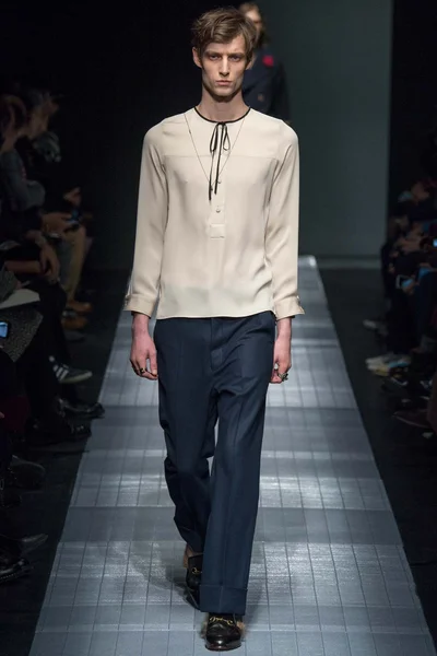 Look 14